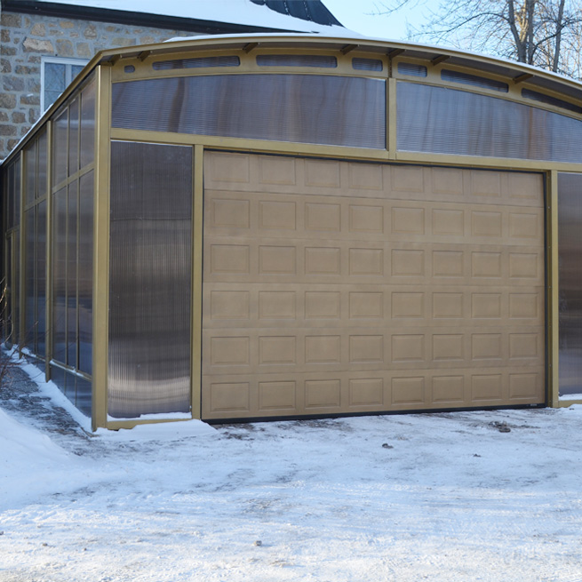 Abri d'auto détaché avec porte de garage