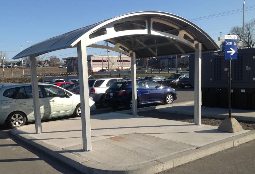 Smoking shelter with glass walls