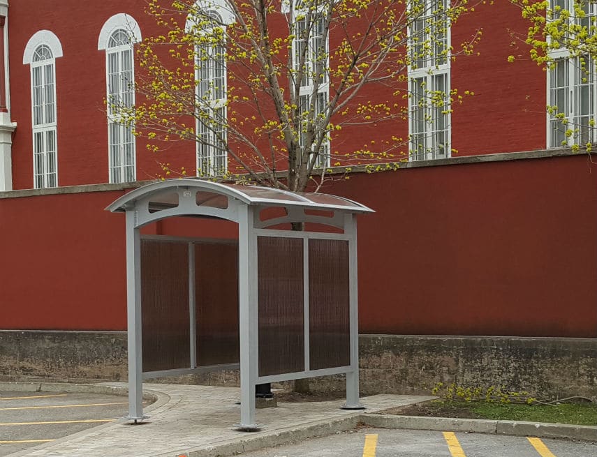 Smoking shelter with glass walls