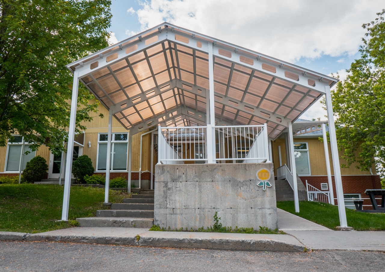 commercial-abri-garderie1 Polycarbonate Roof Daycare Shelter