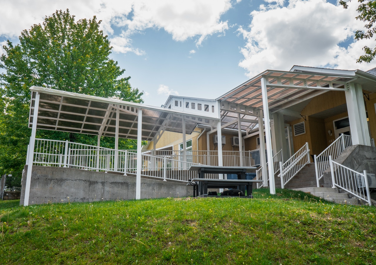 Covered entrance daycare shelter