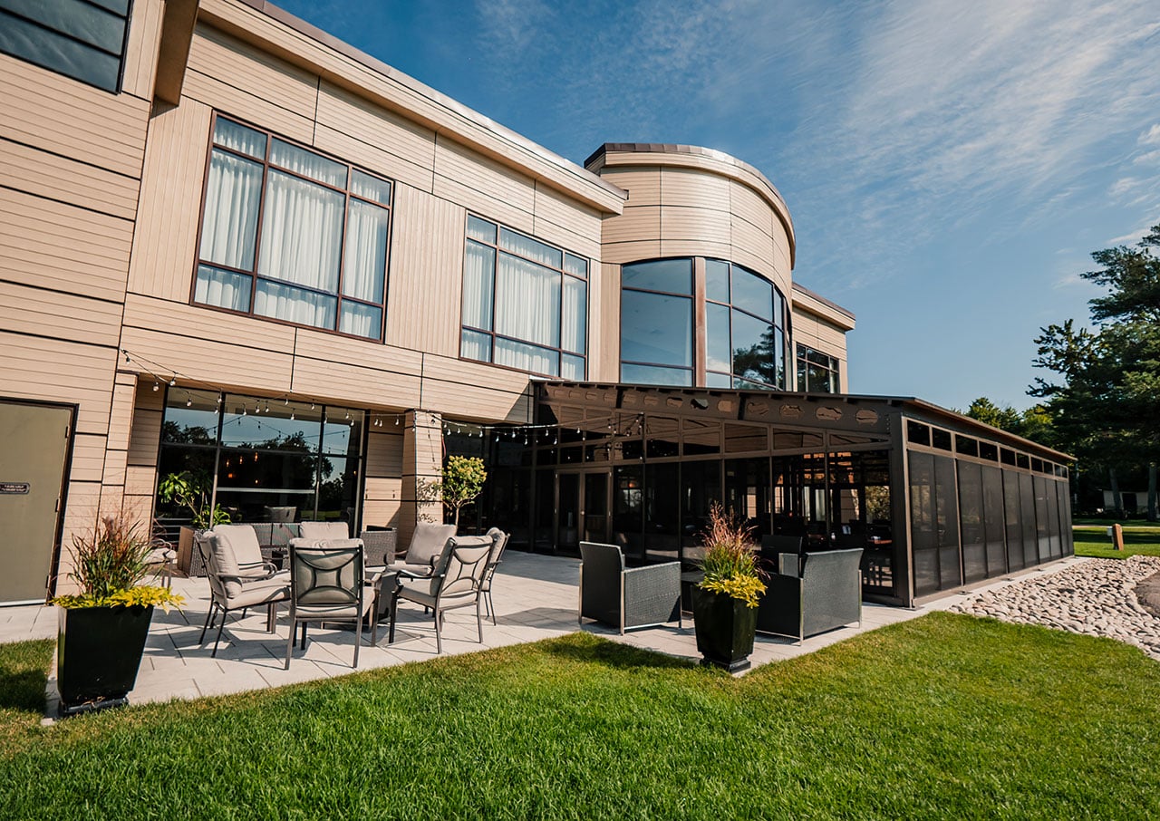 Vue aérienne de l'abri de restaurant pour le golf de Mirabel