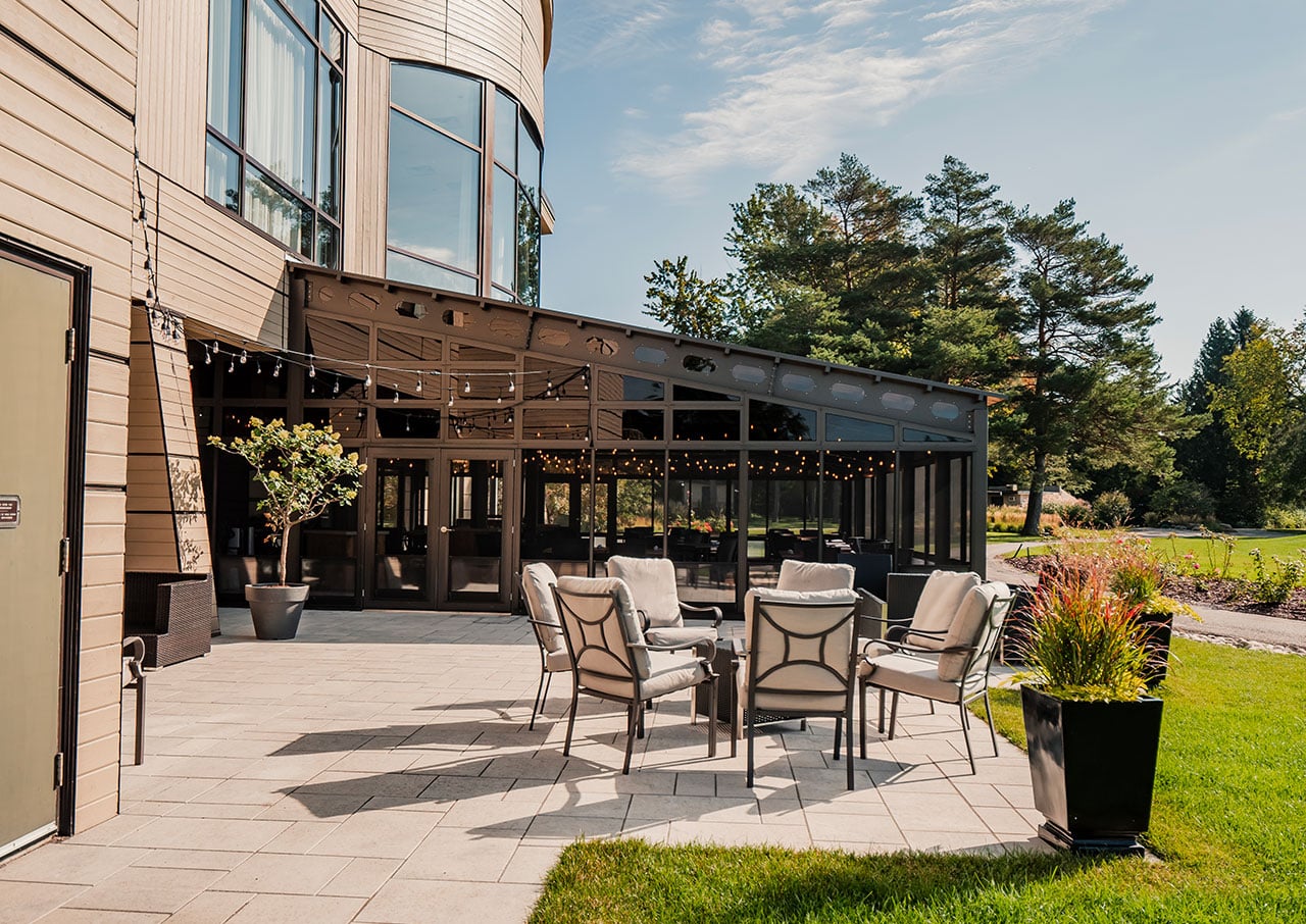 Vue de côté d'un abri pour restaurant Tendal