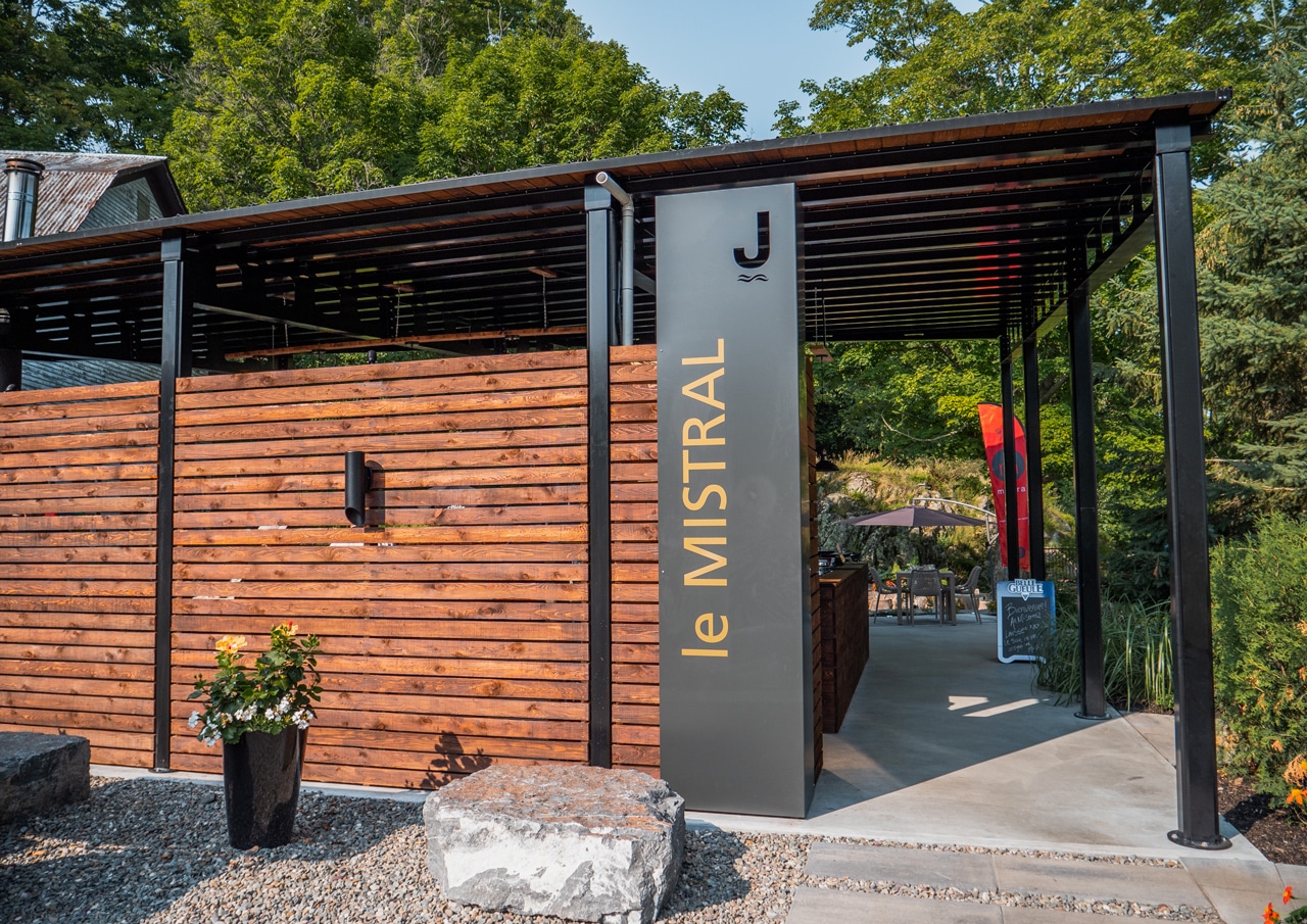 Vue aérienne de l'abri de restaurant pour le golf de Mirabel